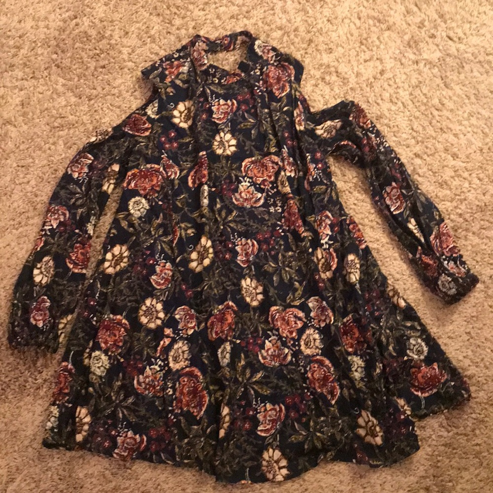 Cold shoulder long sleeve dress. NWOT